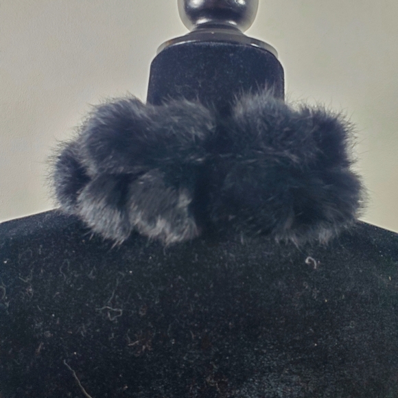 Pom Pom black Women's winter scarf - Picture 2 of 7